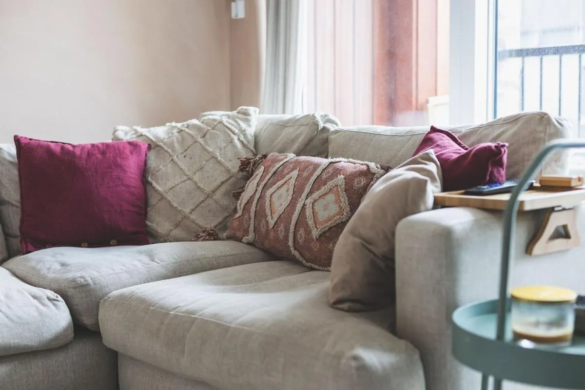 Apartment Charming 2-Bedroom Gem In A Trendy London Area