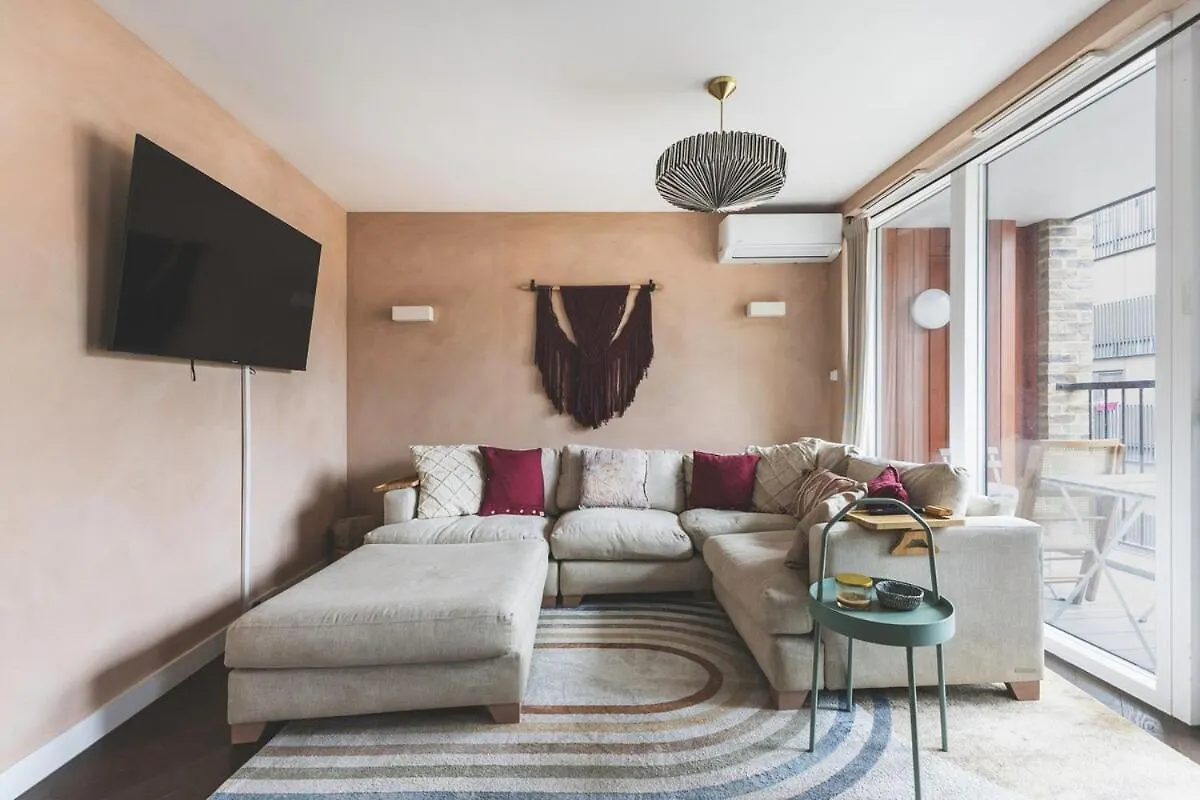 Charming 2-Bedroom Gem In A Trendy London Area United Kingdom