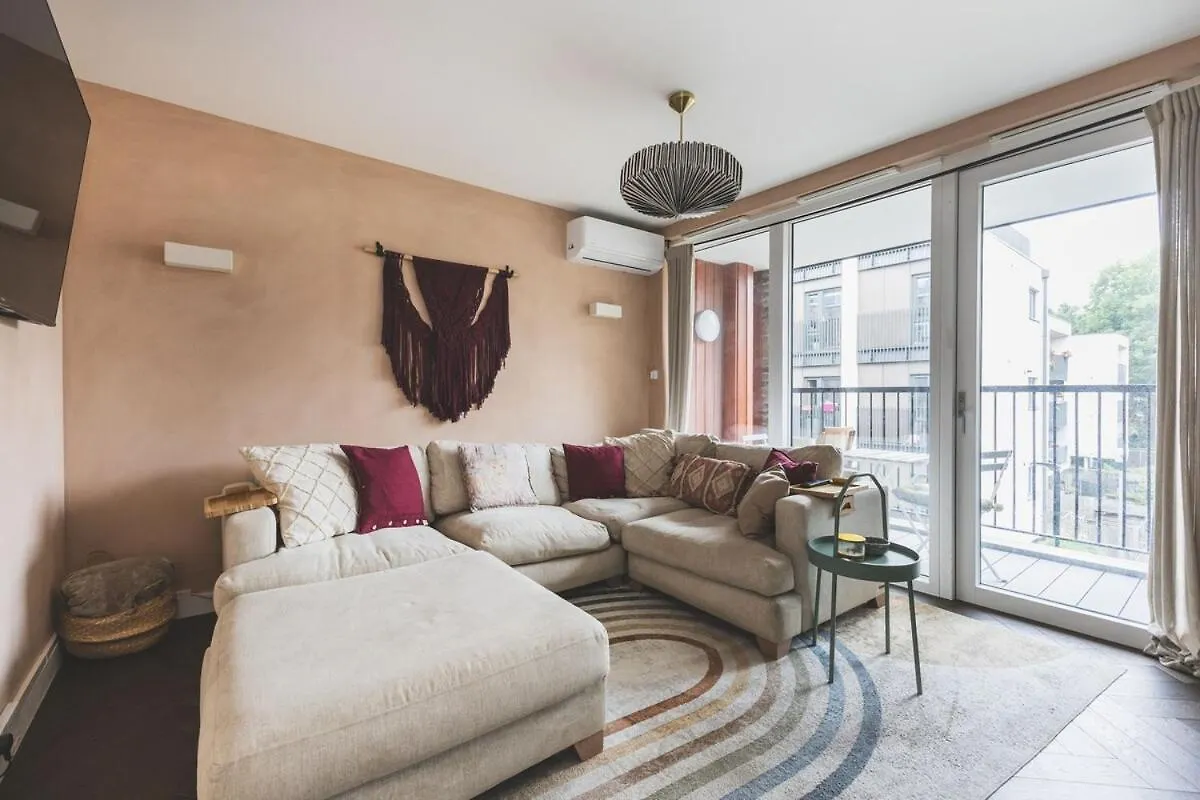 Charming 2-Bedroom Gem In A Trendy London Area 0*,  United Kingdom